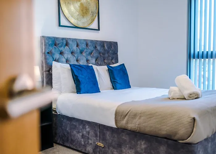 The Axium Suite- Free Parking, Near Station, City Center, Fast Wifi, Up To 6 People!